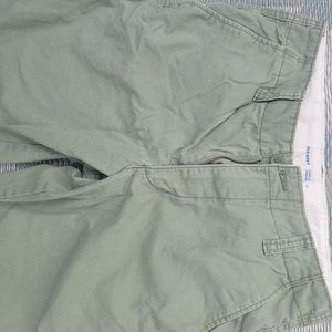 Old navy color green in good condition
